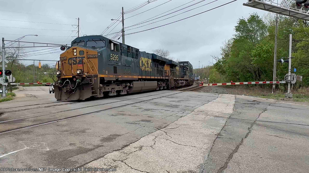 CSX 5295 leads M331.